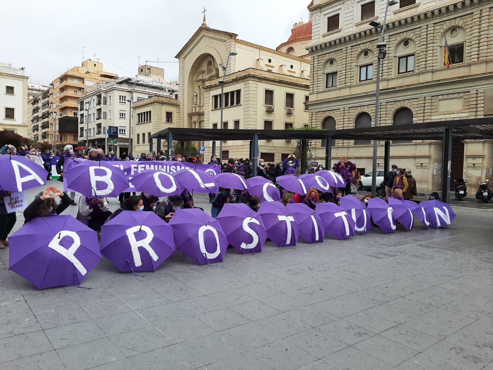 Imagen de la concentración esta mañana en la Plaza de la Montañeta de Alicante