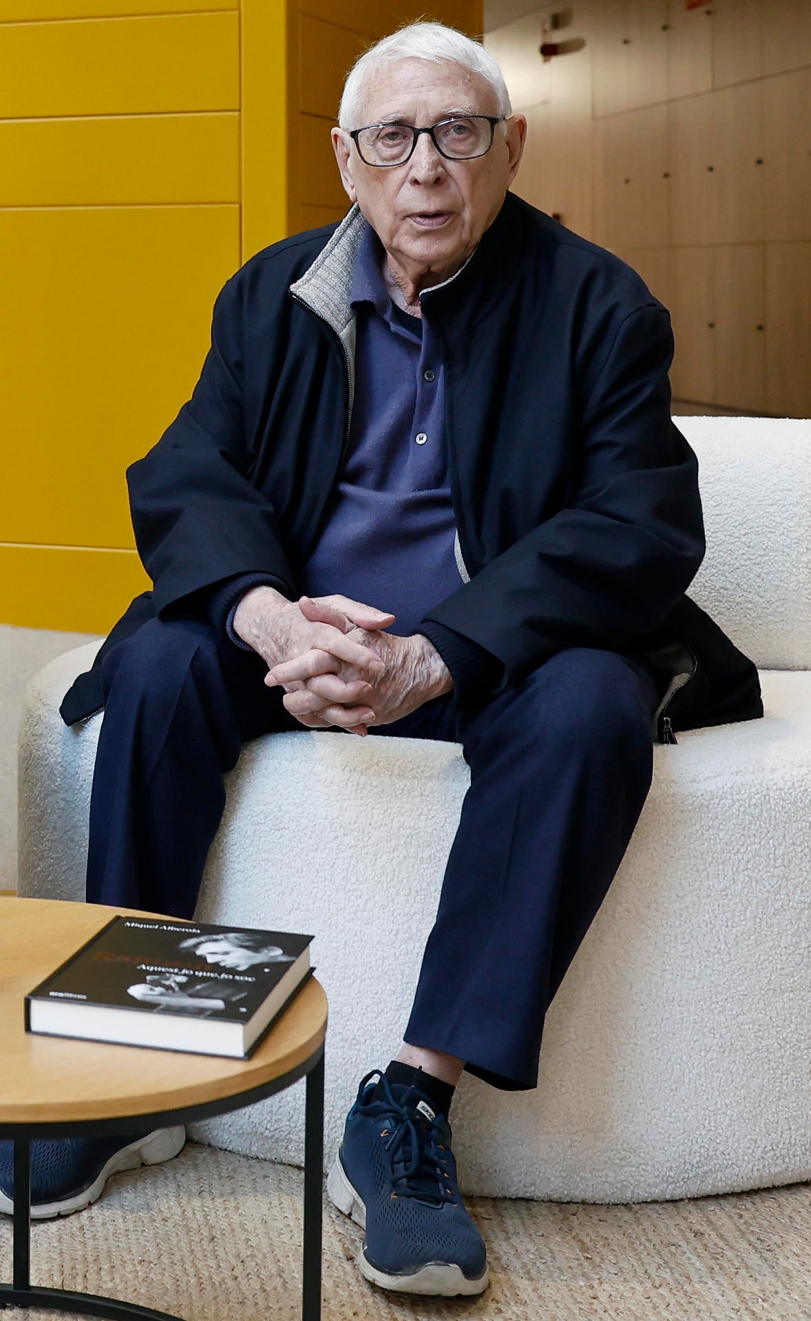 El cantautor Raimon durante la presentación este martes en Barcelona de su libro biográfico 'Aquest soc jo" EFE/ Andreu Dalmau