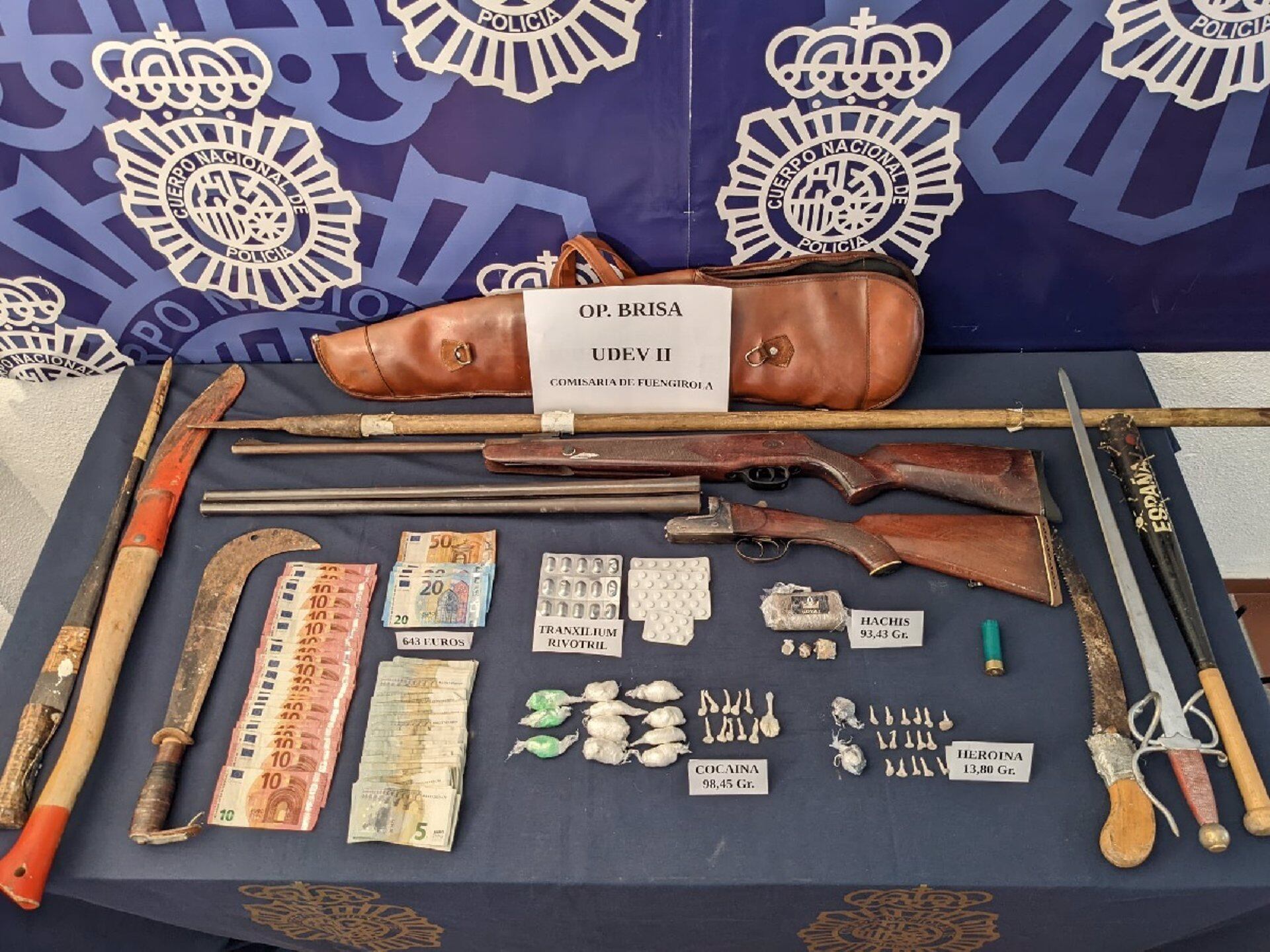 Efectos intervenidos en la operación Brisa contra el tráfico de drogas y la tenencia ilícita de armas en Mijas, donde se ha detenido a seis personas, tres de ellas menores