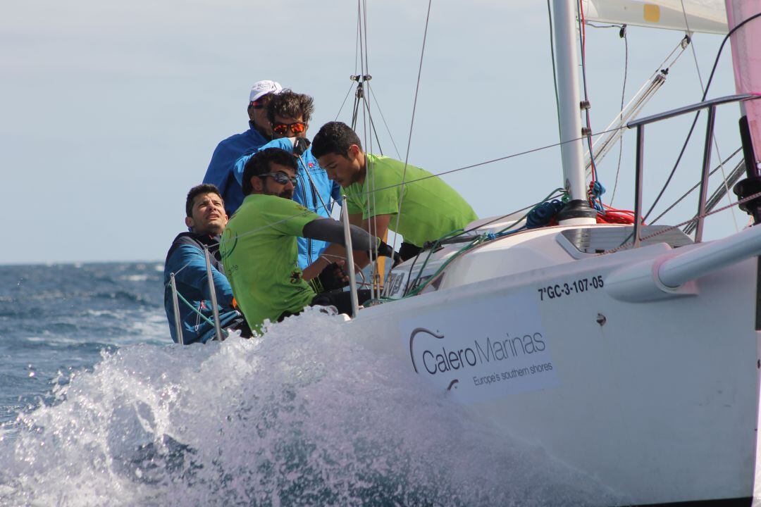 La tripulación del Lanzarote Sailing Paradise en plena competición.