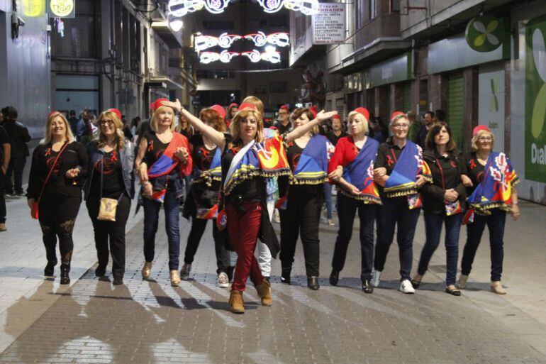 Los Moros inundan las calles de Elda con su majestuosidad