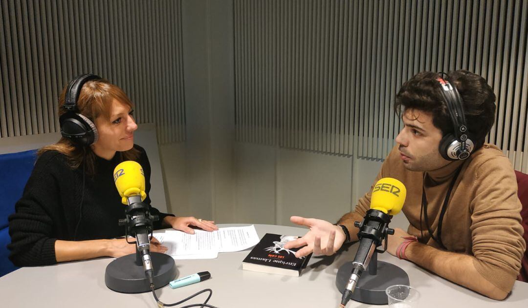 Enrique Llamas, junto a Macarena Berlín en los estudios de la Cadena SER