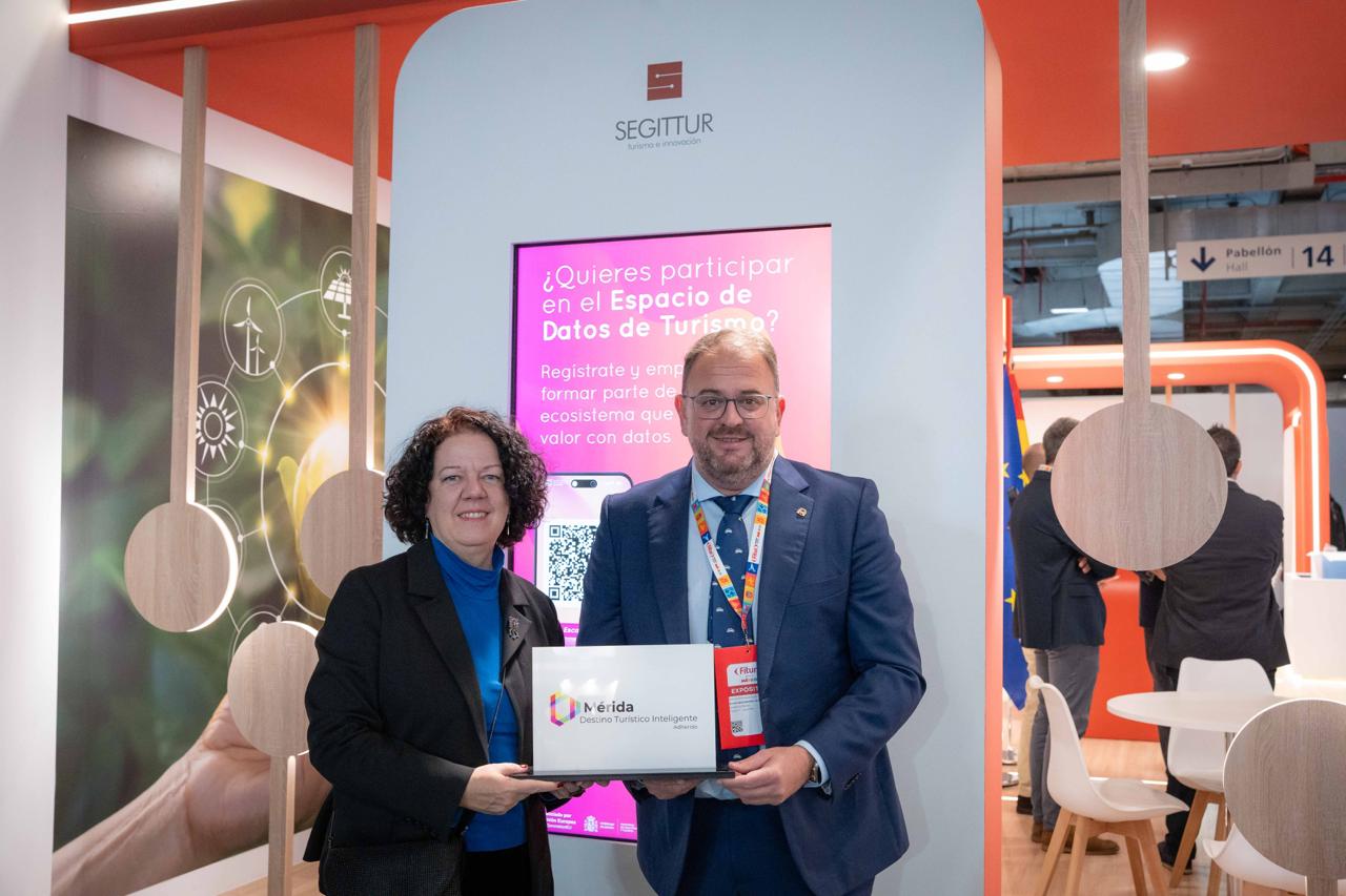 Antonio Rodríguez Osuna recoge el distintivo Destino Turístico Inteligente