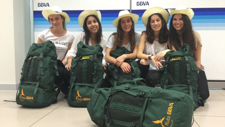 Las ruteras de Valencia recogen su equipo para participar en la Ruta BBVA 2016