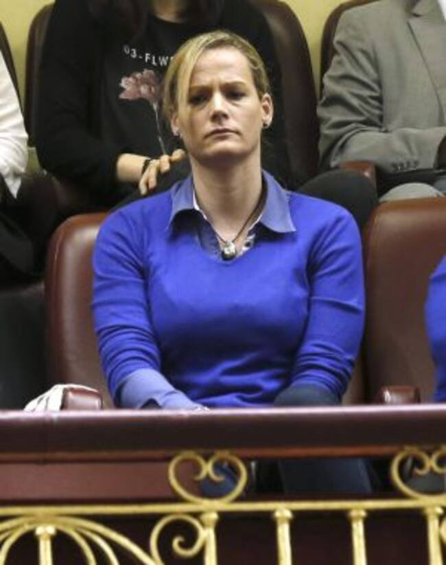 GRA020 MADRID, 11/03/2015.- La capitán del Ejército Zaida Cantera, que ha denunciado haber sufrido acoso sexual y laboral en un libro escrito por la diputada de UPyD Irene Lozano, en la tribuna de invitados del Congreso, que hoy celebra sesión de control