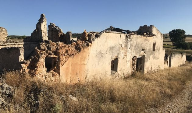 Casas en ruinas en Olmedilla de Arcas.