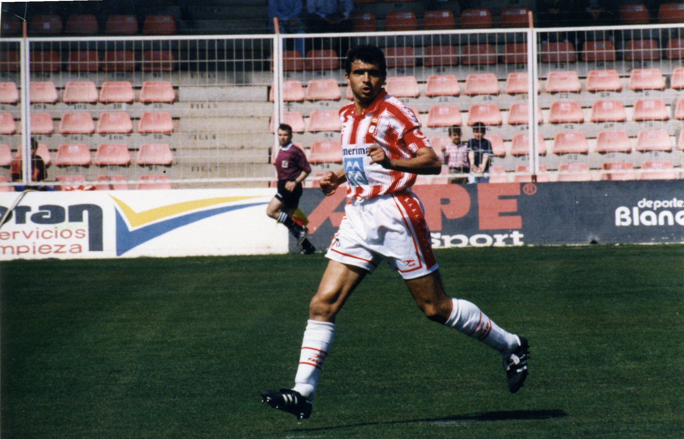 Julio logró ascender y permanecer en Segunda División con el Almería.