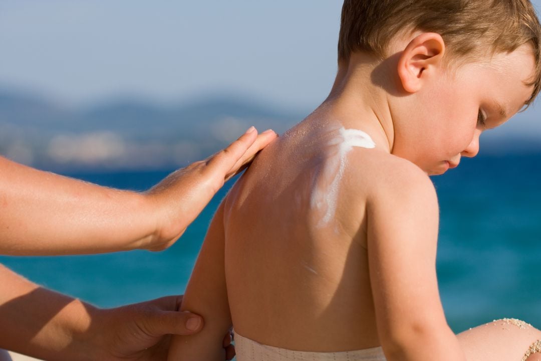 Las cremas solares infantiles, en el punto de mira. 