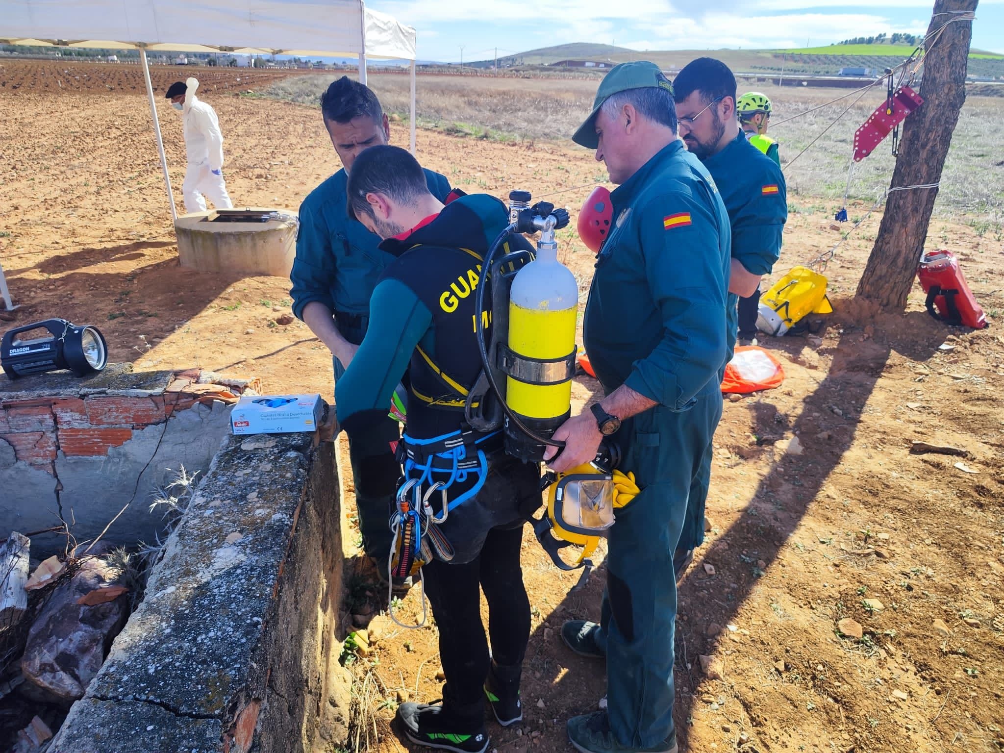 Agentes de la Guardia Civil durante las labores de rastreo este miércoles