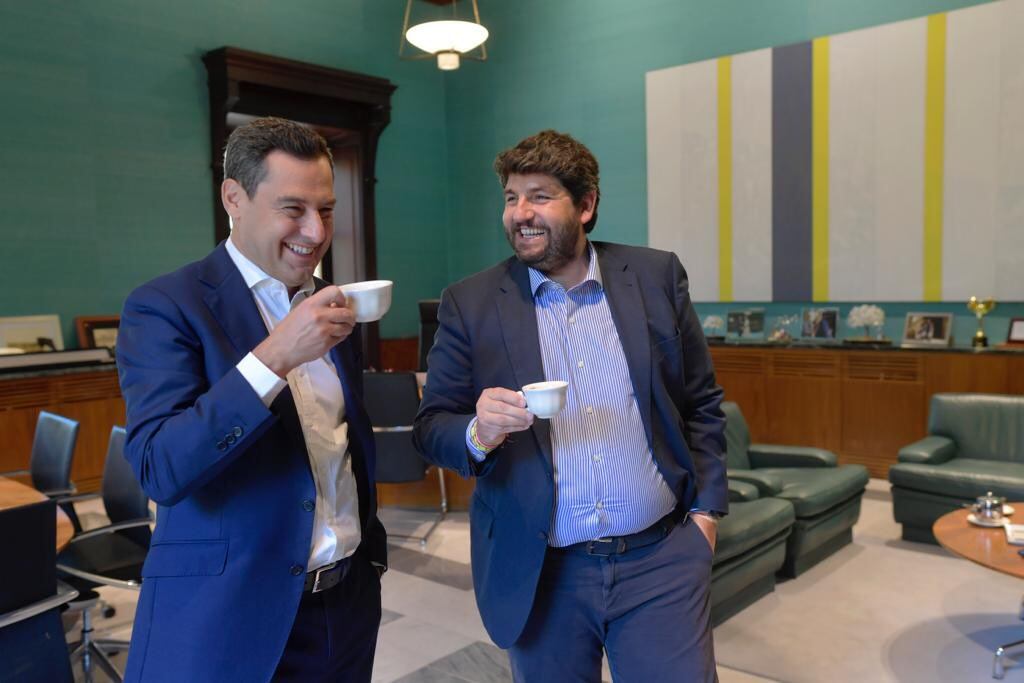 Juan Manuel Moreno Bonilla junto a Fernando López Miras