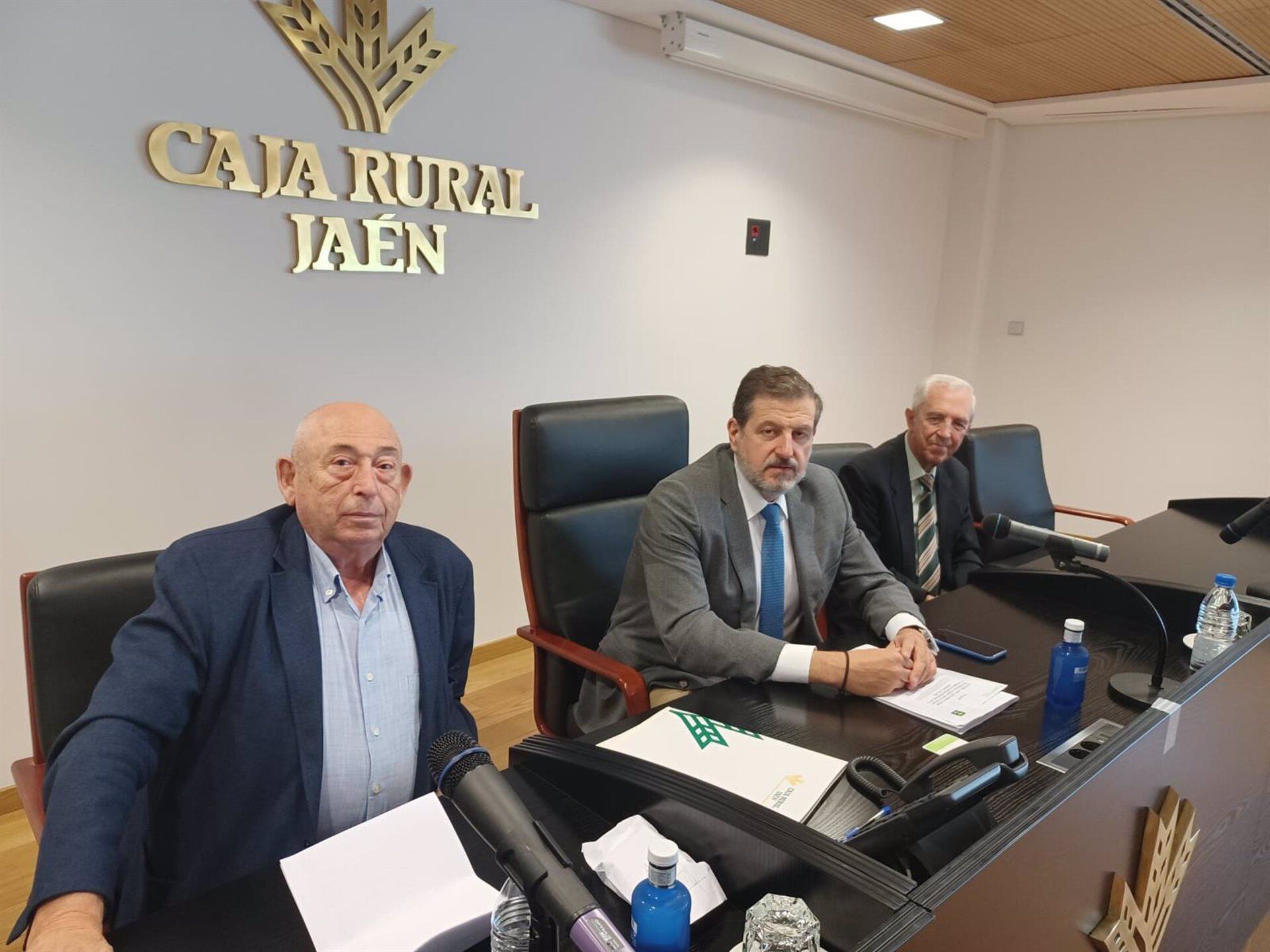 Firma del convenio entre Caja Rural y Gesternova.