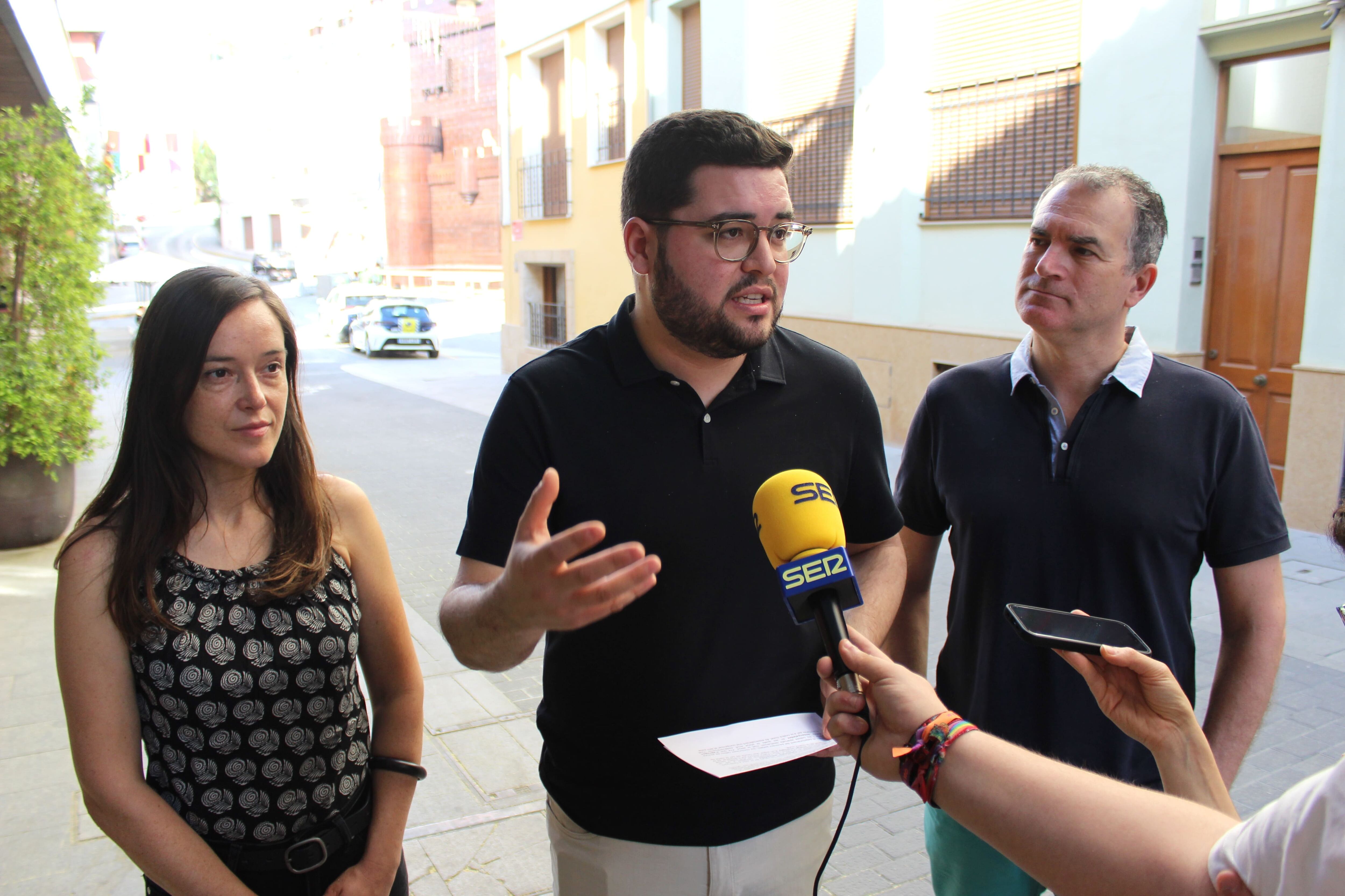 Nico Calabuig, portavoz de Compromís per Ontinyent, durante su comparecencia ante los medios