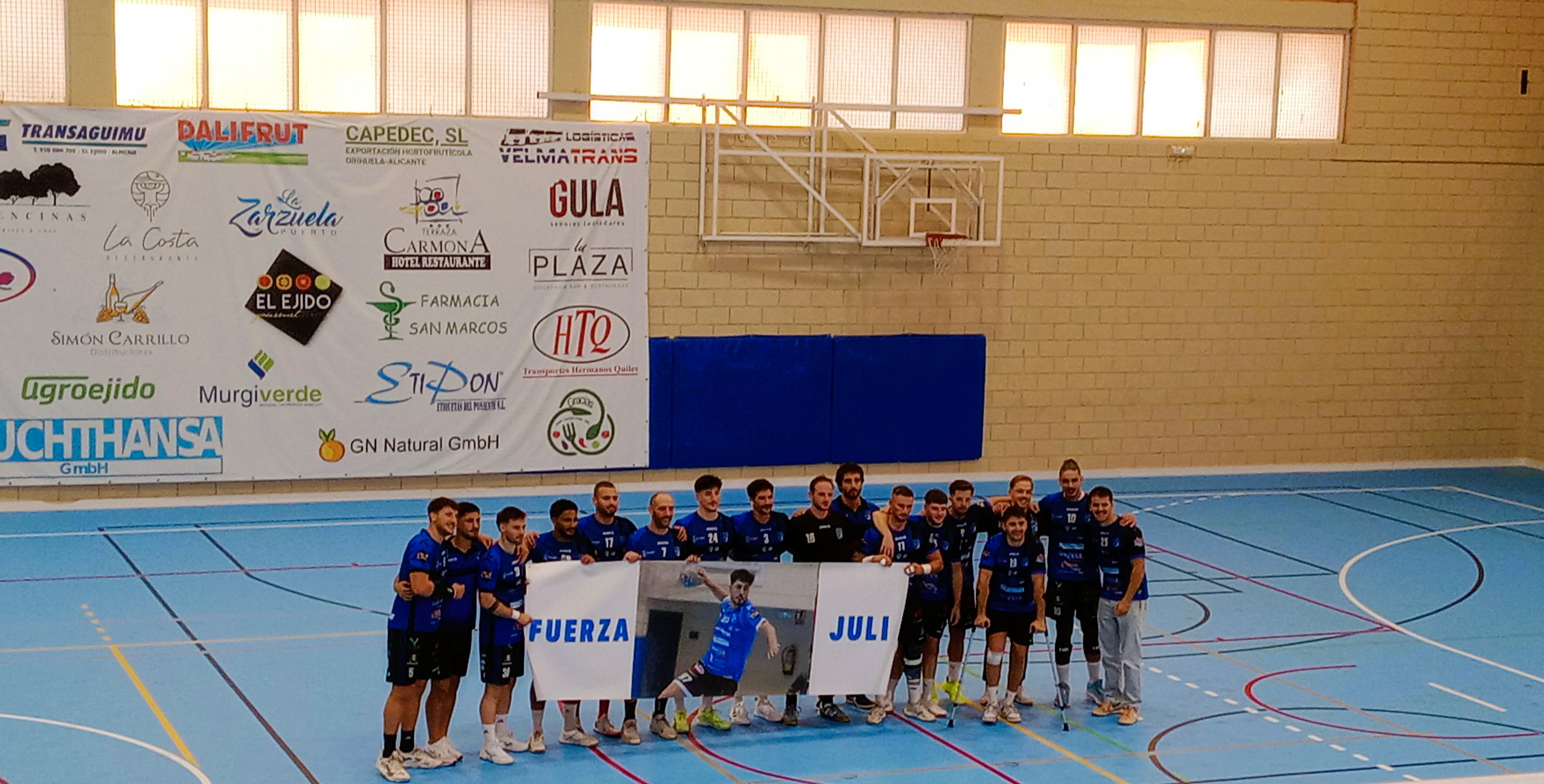 Duelo igualado en el que los azulinos vencen y conservan el liderato tras verse por detrás de los onubenses durante varios minutos.