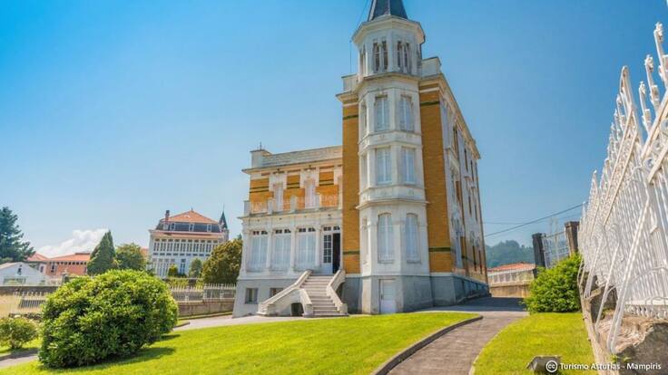 David Álvarez, alcalde Pravia, celebra Premio Pueblo Ejemplar Somao