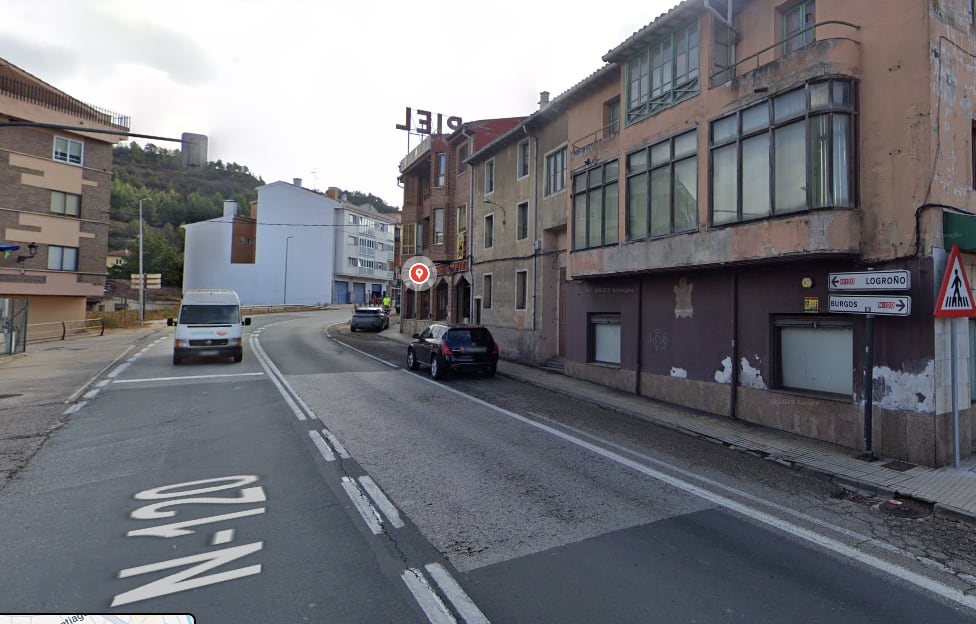 La carretera nacional 120 a su paso por el casco urbano de Belorado