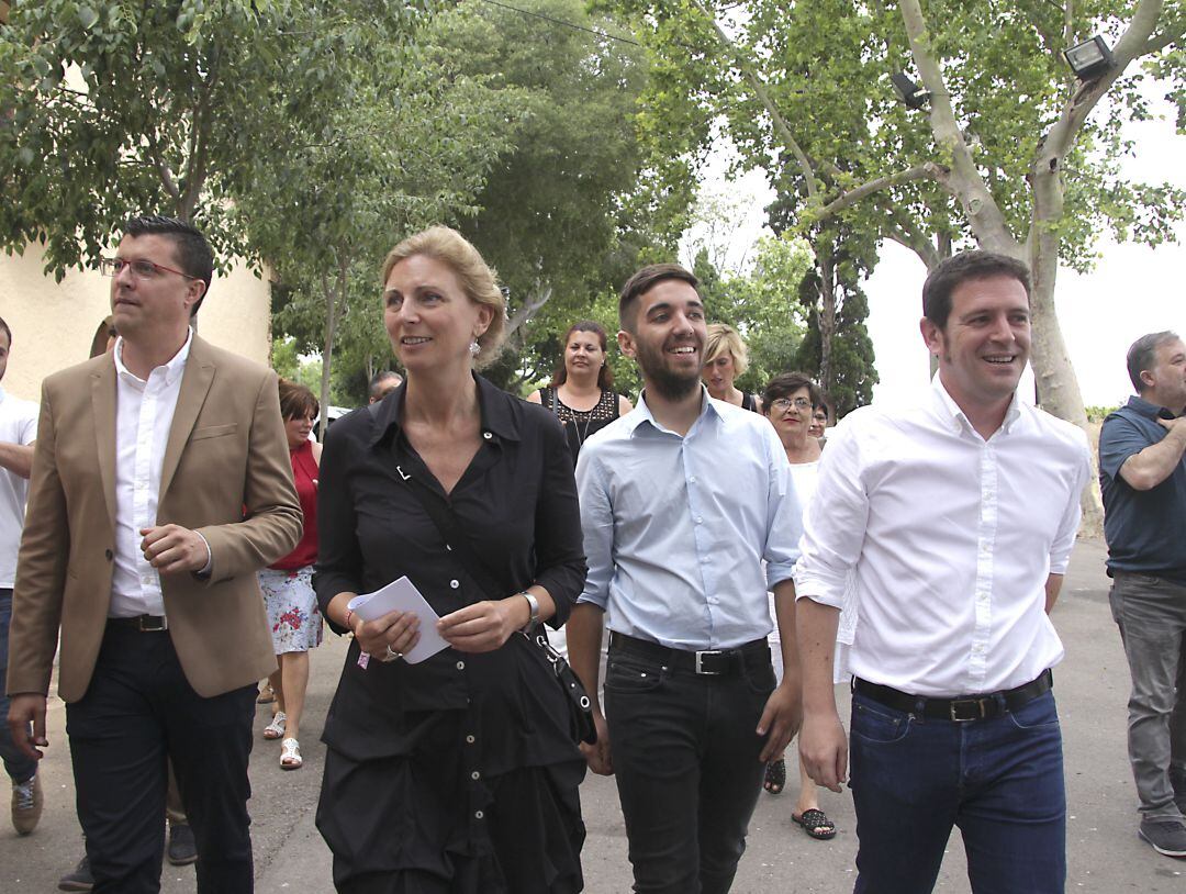 Imagen de Amparo Marco, Fernando Navarro e Ignasi Garcia durante la firma de l'Acord de Fadrell.