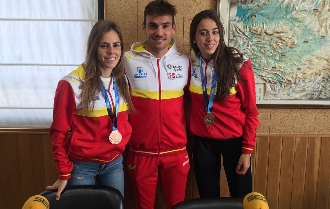 De izquieda a derecha, Arantza Toledo, Víctor Pardo y Celia Toledo 