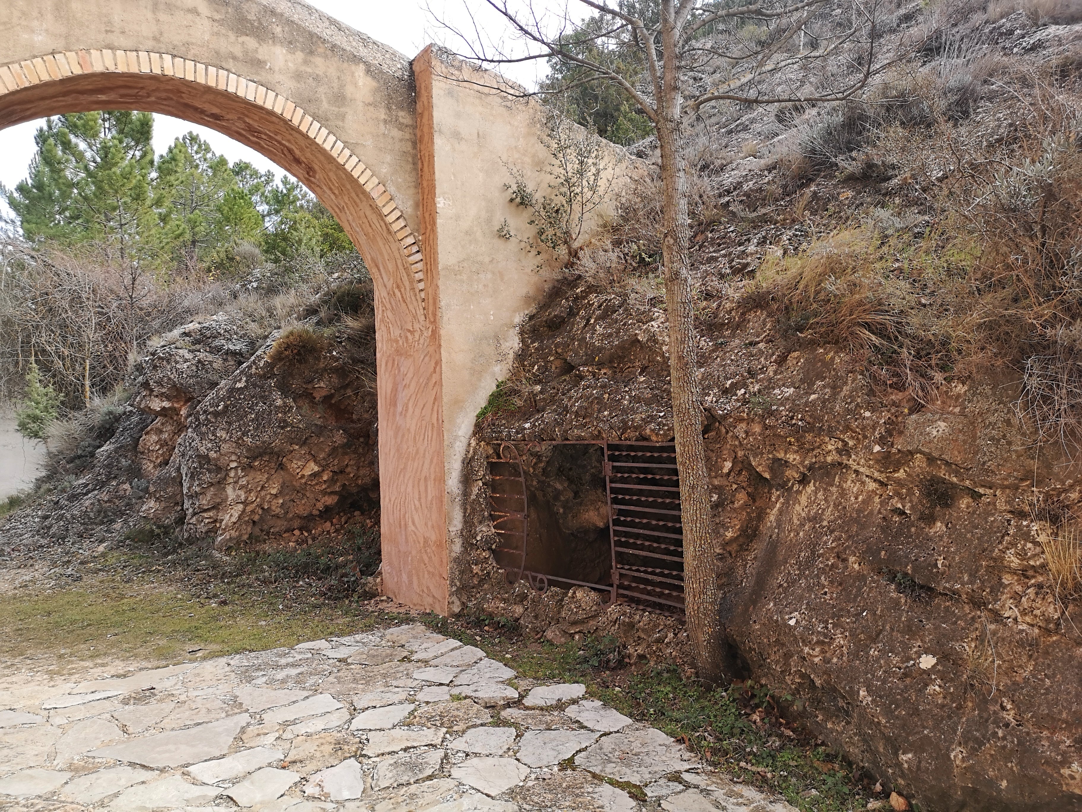 Cueva donde se apareció la Virgen de la Fuenmaría en Landete.