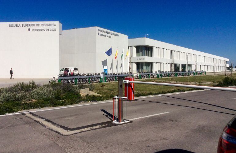 Fachada de la Escuela Superior de Ingenieria