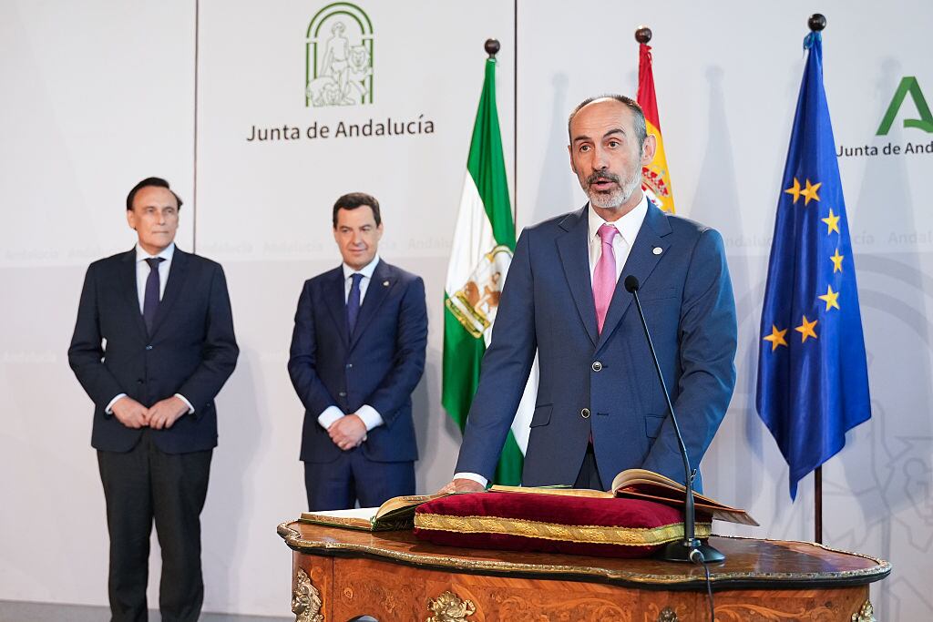 SEVILLE ANDALUSIA,, SPAIN - JULY 17: The President of the Junta de Andalucia, Juanma Moreno (c), the Councilor for University, Research and Innovation, Jose Carlos Gomez Villamandos (l), and the new Rector of the University of Huelva, Jose Rodriguez Quintero (r). On July 17, 2025, in Seville (Andalusia, Spain). The president of the Junta de Andalucia, Juanma Moreno, presided over the inauguration ceremony of Jose Rodriguez Quintero as rector of the University of Huelva at the Palacio de San Telmo, which was also attended by the president of the Parliament of Andalusia, Jesus Aguirre. (Photo By Maria Jose Lopez/Europa Press via Getty Images)