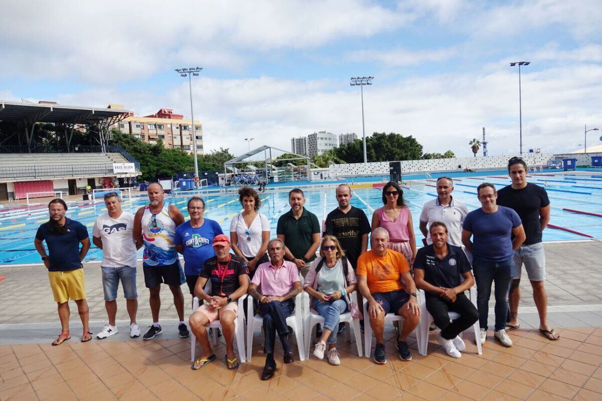 El Alcalde y la Concejala de Deportes tuvieron un fructífero encuentro con los clubes usuarios de la piscina Acidalio Lorenzo.