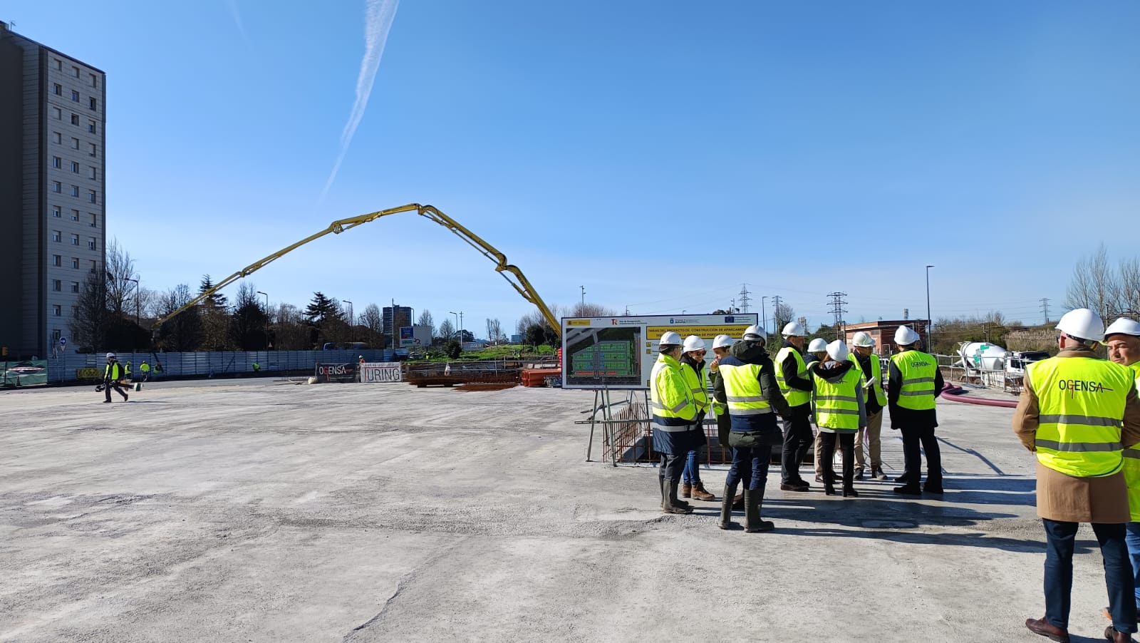 El consejero de Fomento, Alejandro Calvo, ha visitado las obras, que avanzan a un ritmo mejor del previsto.