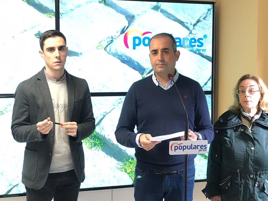 Antonio Saldaña, portavoz del PP, durante una rueda de prensa de este lunes 