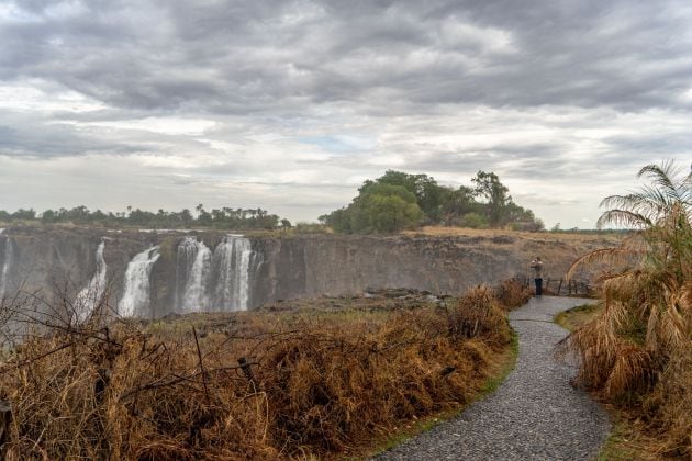 Zonas cercanas a las cataratas Victoria, el punto donde el río Zambeze del sur de África derrama sus aguas en una cascada de cien metros de profundidad