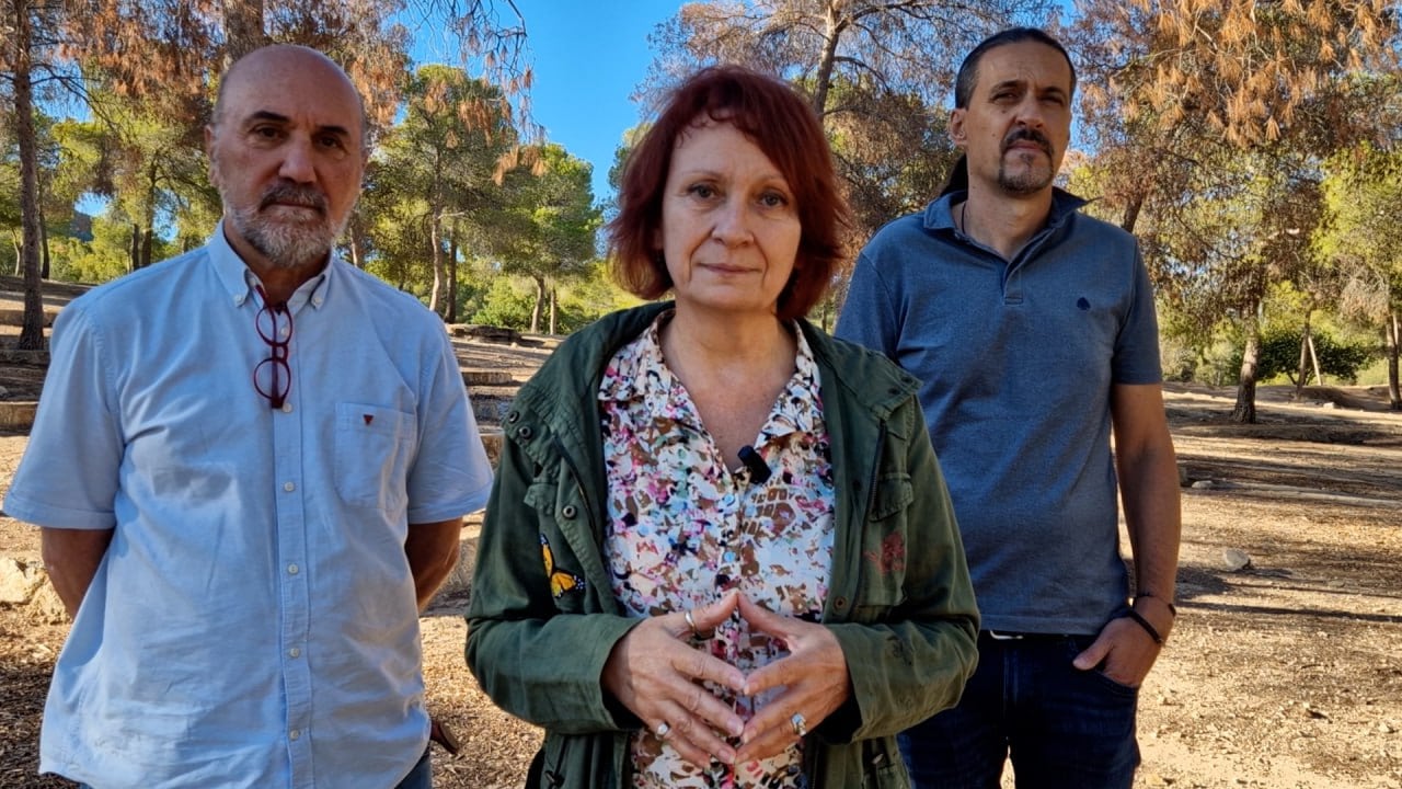 La diputada y portavoz de la coalición María Marín comparecía esta mañana junto al coordinador regional de IU-Verdes, José Luis Álvarez-Castellanos, y el Responsable de la Red de Medioambiente de IUVRM, Ginés Mirón,