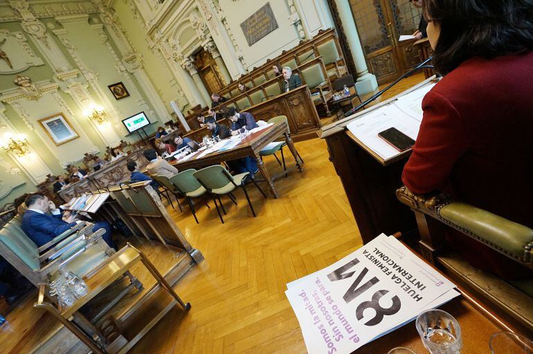 Salón de plenos del Ayuntamiento de Valladolid en el momento del debate sobre la huelga del 8-M