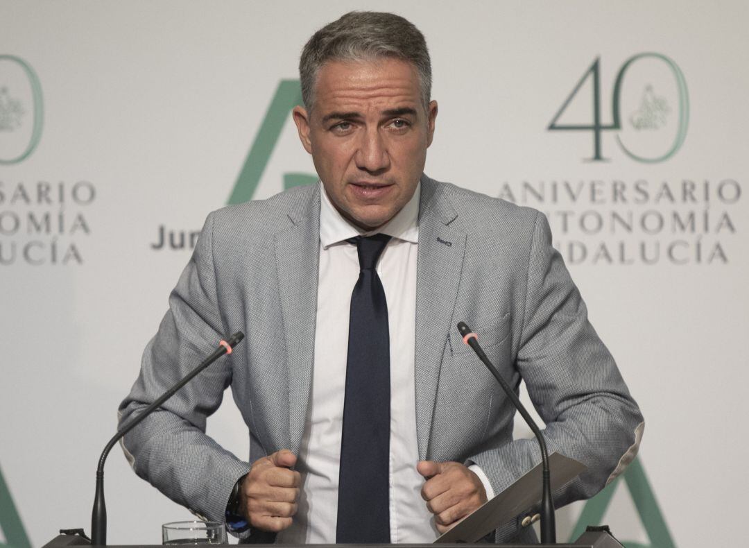 El consejero de Presidencia, Administraciones Públicas e Interior y Portavoz de la Junta de Andalucía, Elías Bendodo, durante la rueda de prensa posterior a la reunión del Consejo de Gobierno.