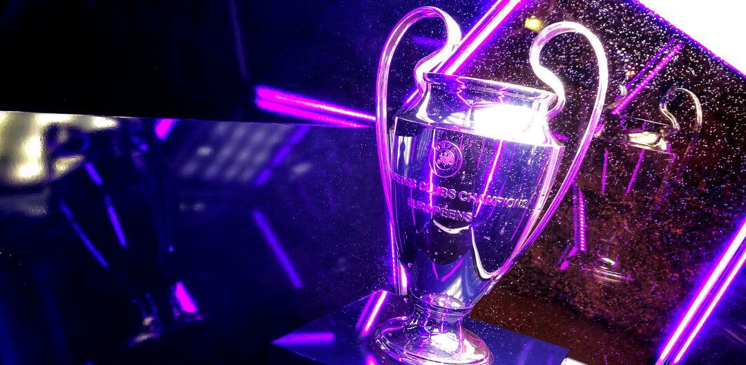 El trofeo de la UEFA Champions League