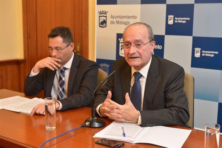 El alcalde de Málaga, Francisco de la Torre, durante una rueda de prensa en el ayuntamiento de Málaga