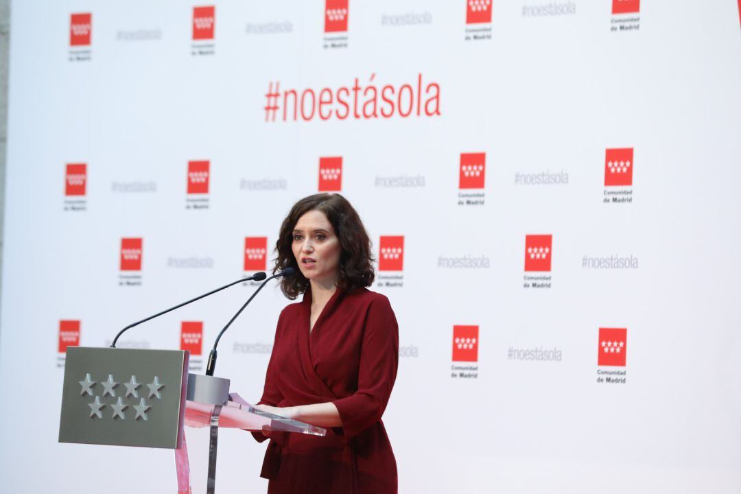 La presidenta de la Comunidad de Madrid, Isabel Díaz Ayuso, durante su intervención en el acto de conmemoración por el Día Internacional de la Eliminación de la Violencia contra la Mujer, en la Real Casa de Correos, Madrid (España), a 25 de noviembre de 2