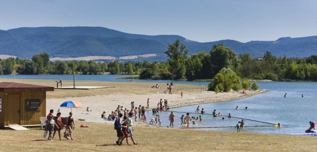 La Asociación contra el Cáncer quiere que las playas de Garaio sean consideradas &#039;espacios sin humo&#039;