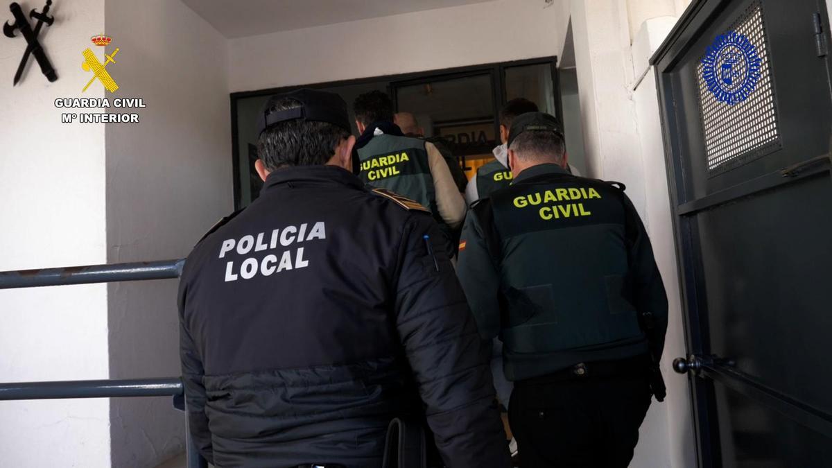 La Guardia Civil desarticula un grupo criminal dedicado al tráfico de drogas en El Viso del Alcor