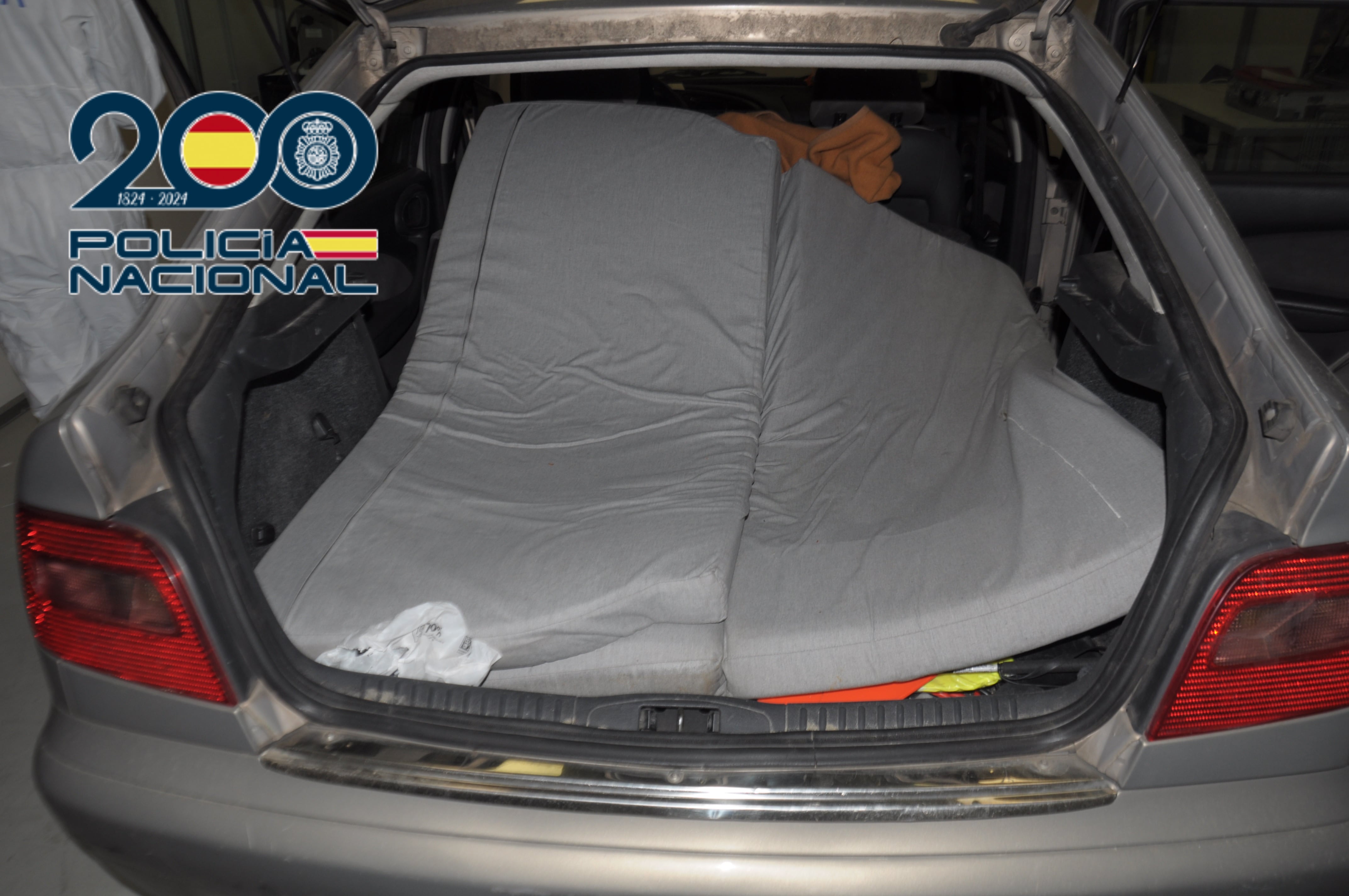 Uno de los chicos huyó con el coche en marcha