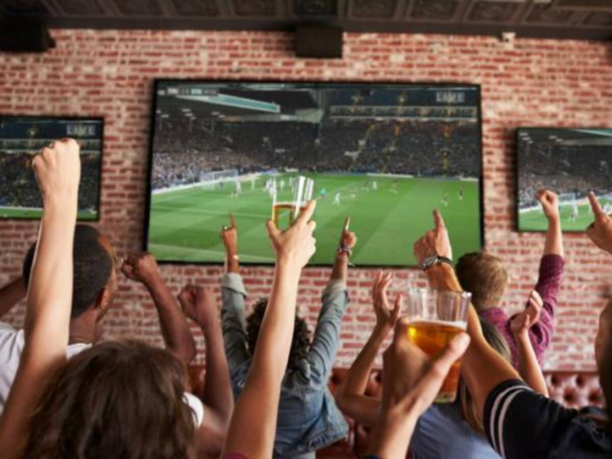 La policía invetiga en Gran Canaria a los bares que practican la piratería en el fútbol