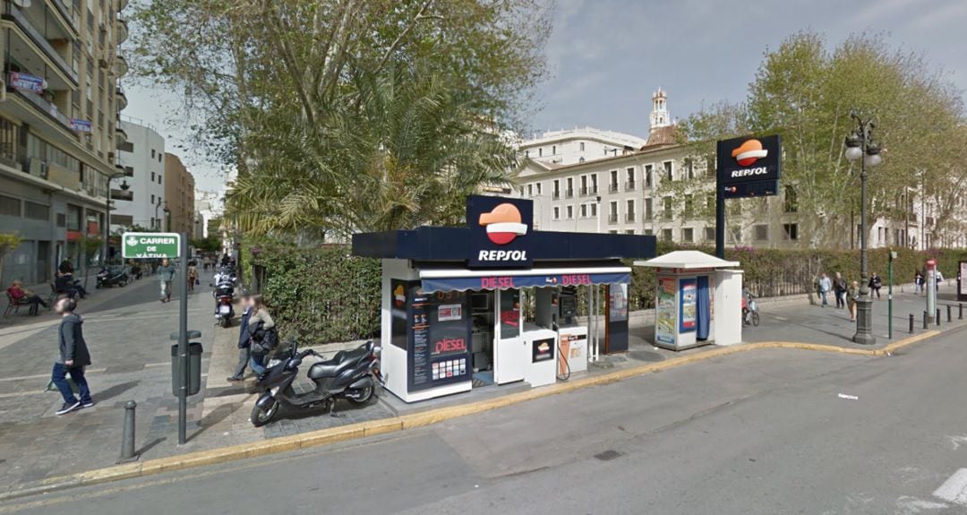 El año pasado se anunció que se eliminarían los surtidores de gasolina que hay en la calle Xàtiva de València y en el Parterre. 