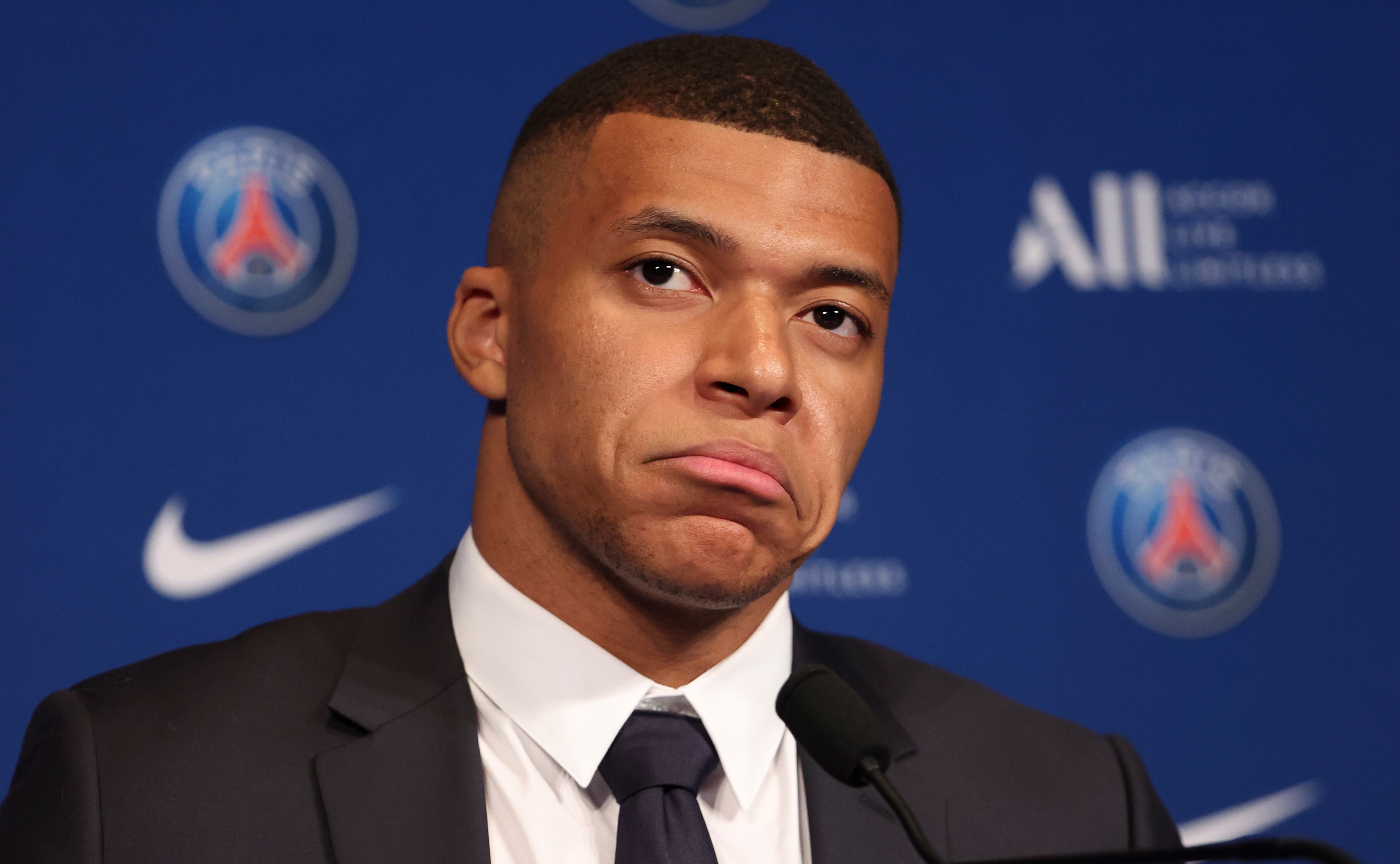 Mbappé durante una rueda de prensa del PSG