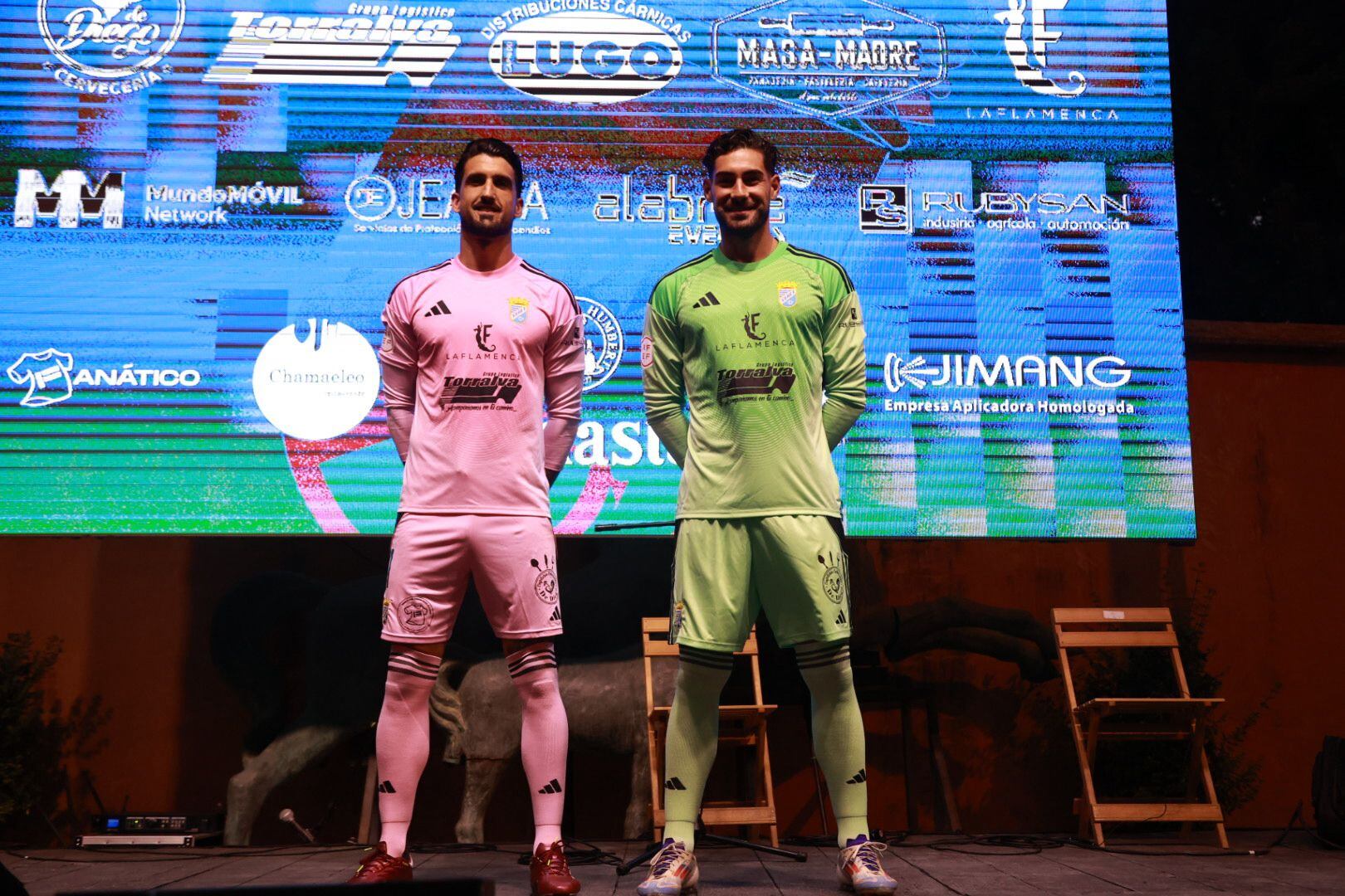 Presentadas las nuevas equipaciones del Xerez CD 2025-26