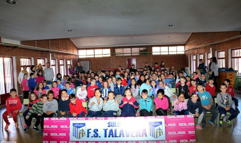 El Fútbol Sala Talavera visita el Colegio Antonio Machado