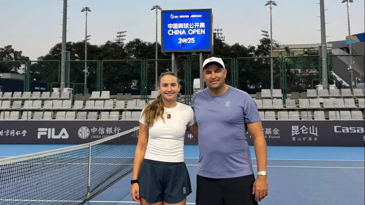 La tenista Vicky Jiménez amb el seu pare, Joan Jiménez, al Xina Open