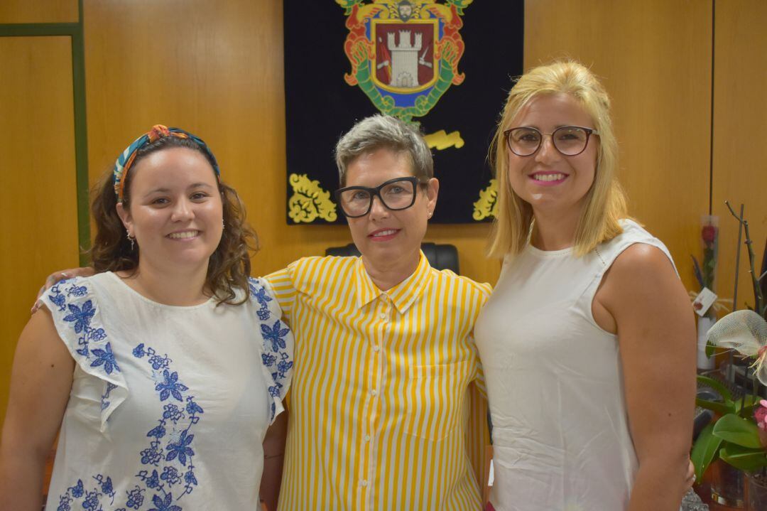 Concejala y alcaldesa con la pregonera