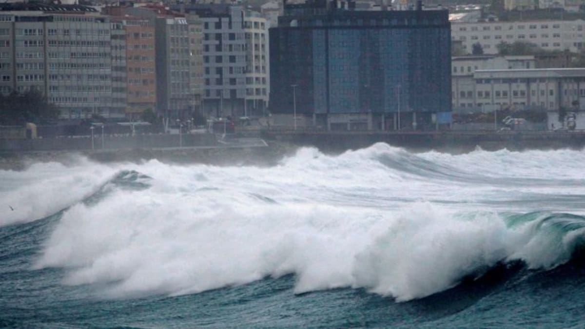 El temporal azota A Coruña y deja más de 70 incidencias