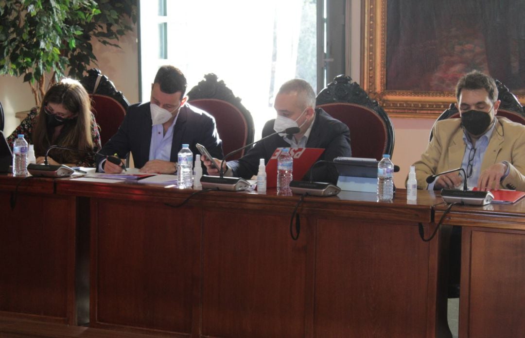 Eva Sáez, Javier Perales, Javier Palacios y Joaquín Hernández (PSOE Linares) en sesión plenaria. 