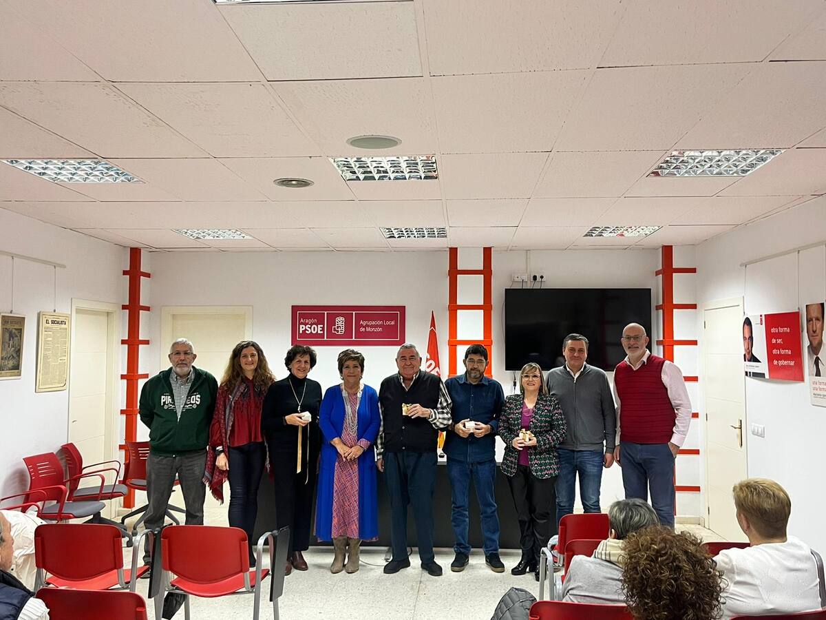 Los socialistas montisonenses renuevan su compromiso con la Constitución