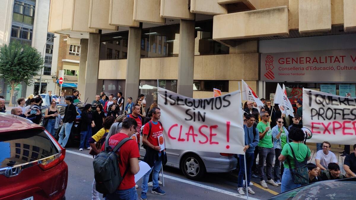 Joaquín Hernández, profesor del IES Cavanilles y especialista en soldadura subacuática, sobre la concentración y huelga por el recorte y retribuciones