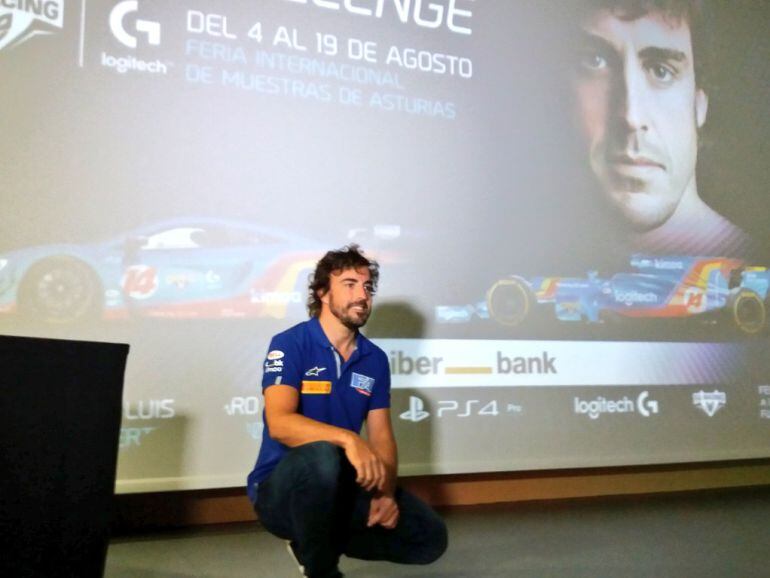 Alonso durante la presentación en Llanera.