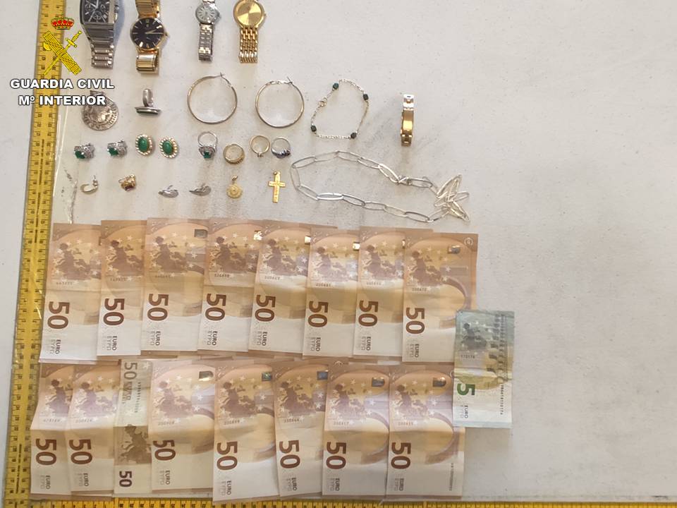 Material incautado por la Guardia Civil de Alicante